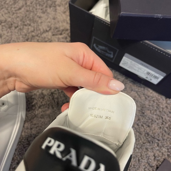 Prada Sneakers size 36,5 - Picture 2 of 7